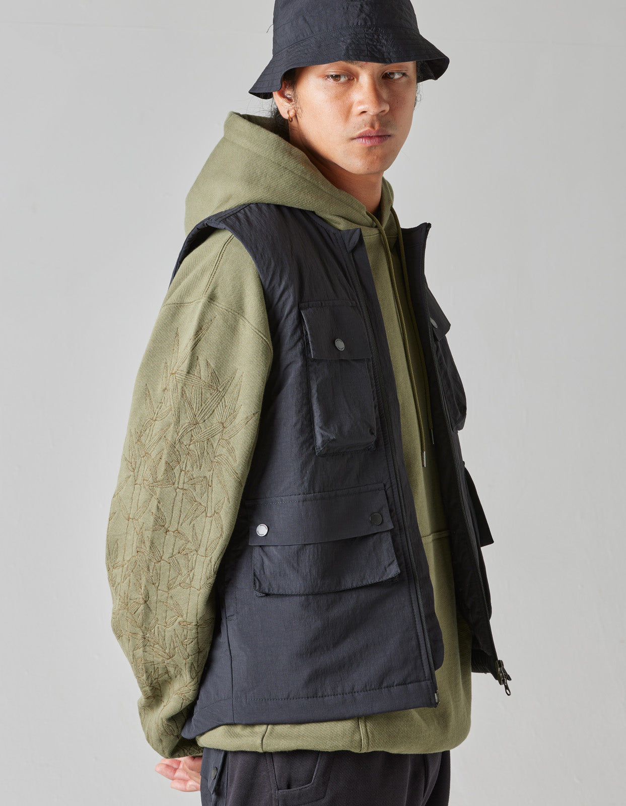 5038 Veg Dyed Tech Cargo Vest Black